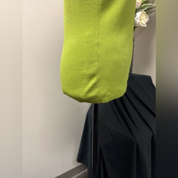 Joseph A. Vibrant Green Fitted Tank Top with Square Neckline size Medium - Picture 3 of 9